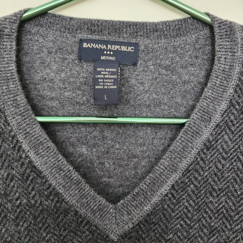 Banana Republic Mens Merino Wool V-Neck Sweater Grey Herringbone Large